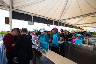 國慶第四天沙湖景區(qū)人氣火爆，旅游秩序井然有序