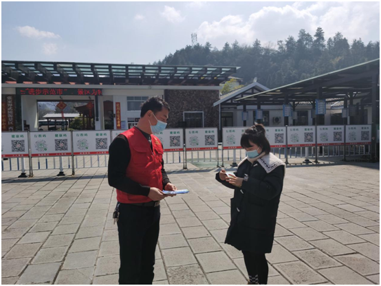 情暖旅途 文明同行——武陵源區(qū)中湖鄉(xiāng)中心衛(wèi)生院開展文明旅游志愿服務(wù)活動(dòng)